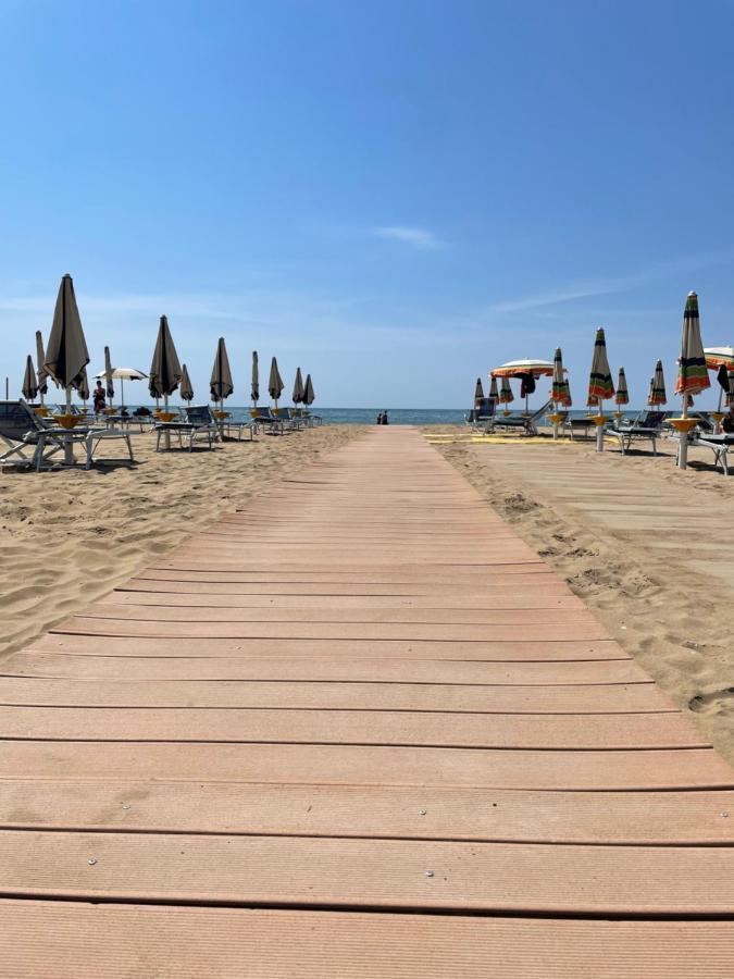 Malibu Apartments Бибионе Экстерьер фото