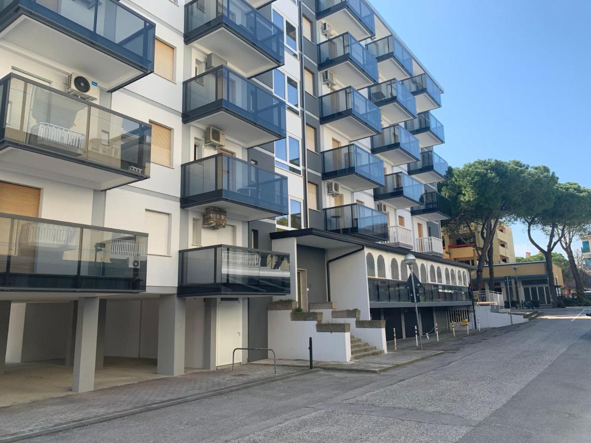 Malibu Apartments Бибионе Экстерьер фото